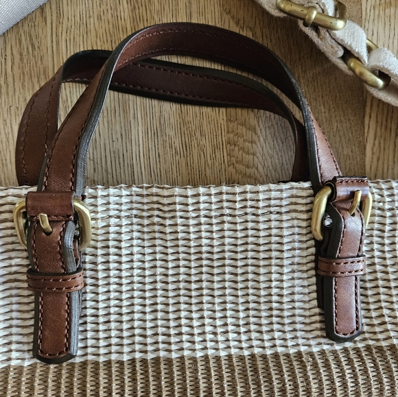 Large Fossil Foldover Purse-Basket Weave- Neutral Colors- Handbag, Crossbody - Picture 5 of 12